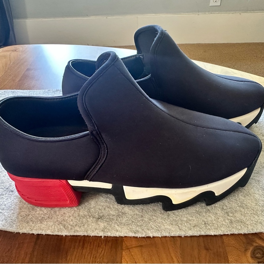 iRi WES I Black Red Low-Top Graphic Neoprene Sneakers